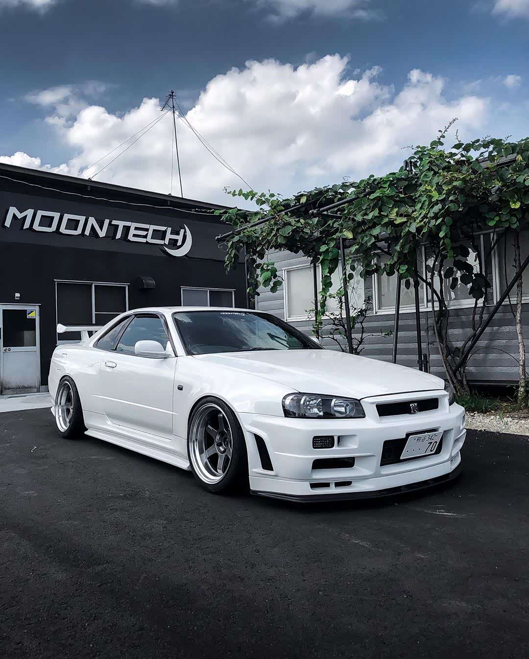 白色战神gtr r34