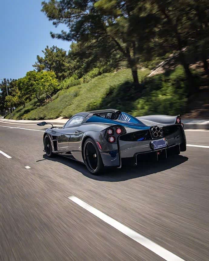 风之子帕加尼的风采让人赞叹不已.