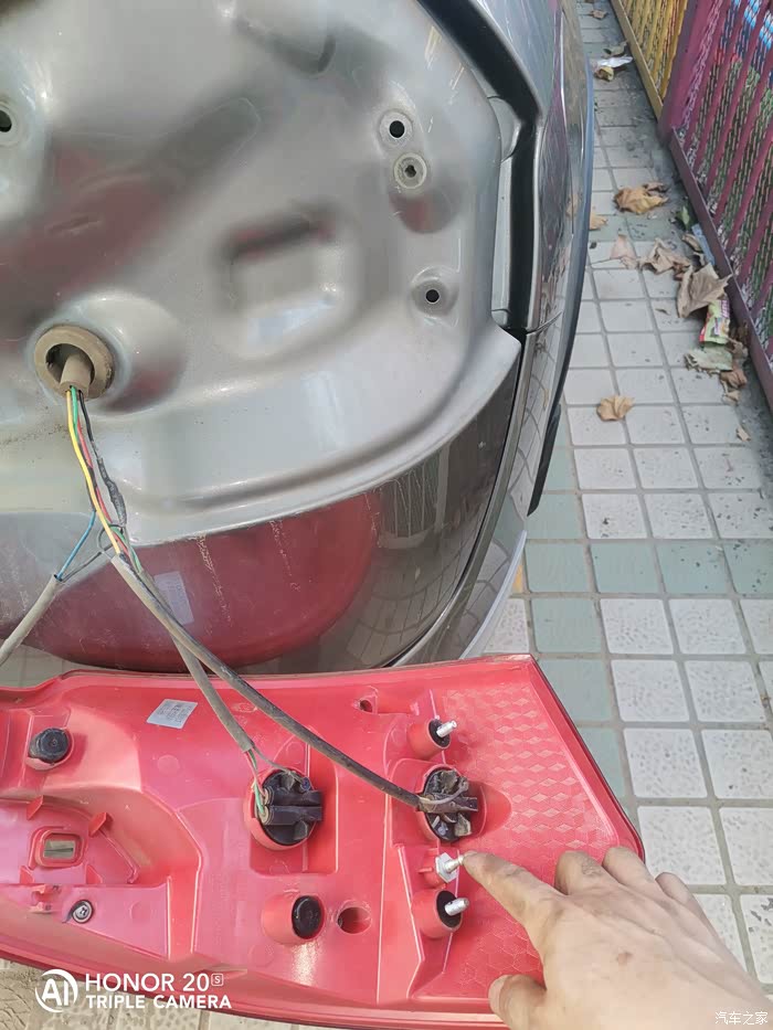 【图】310w更换尾灯泡,非常难拆没有之一_宝骏310w论坛_汽车之家论坛