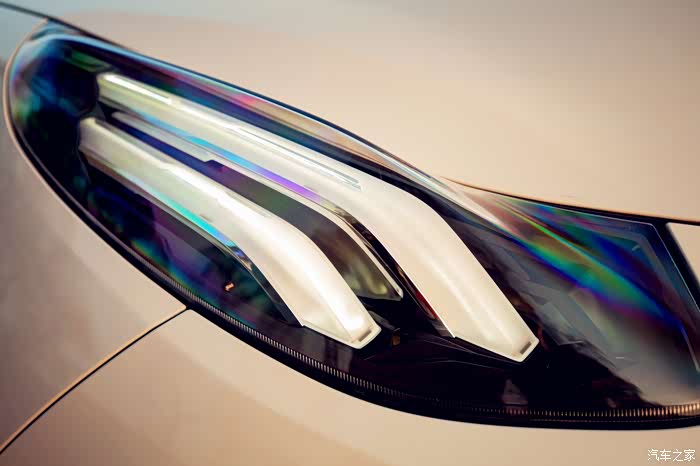 北极之光灯罩内的两个led光源像两个钩子一样.