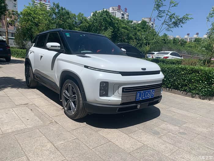 白色的icon也是挺漂亮的,干净利落