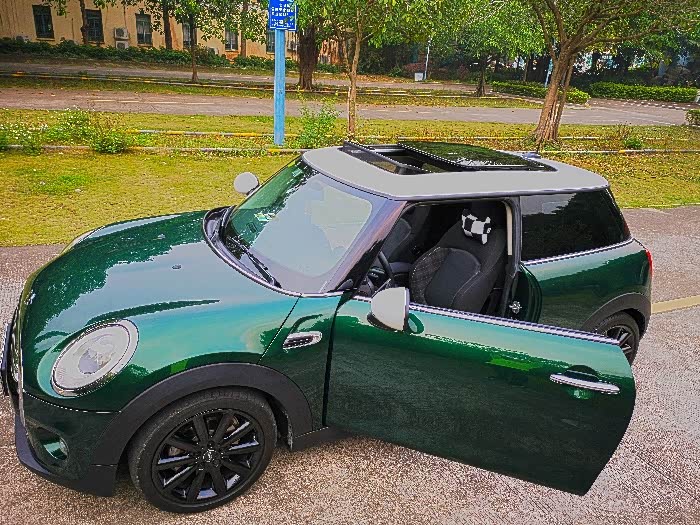英伦绿的minicooper漂亮经典百看不厌