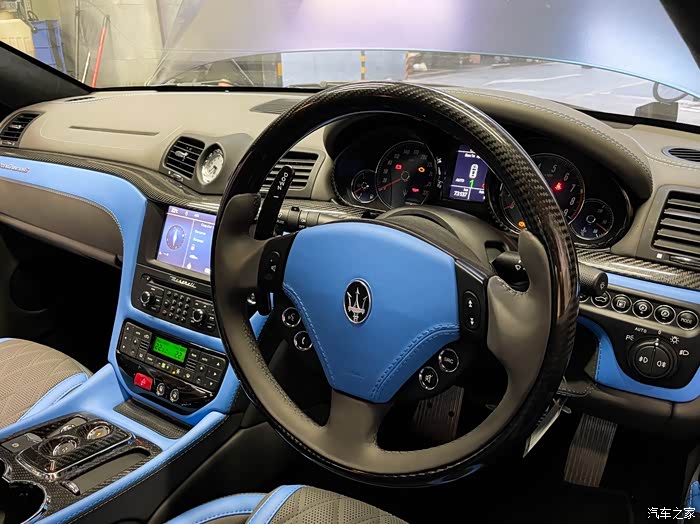 玛莎拉蒂gt右肽版游艇蓝内饰