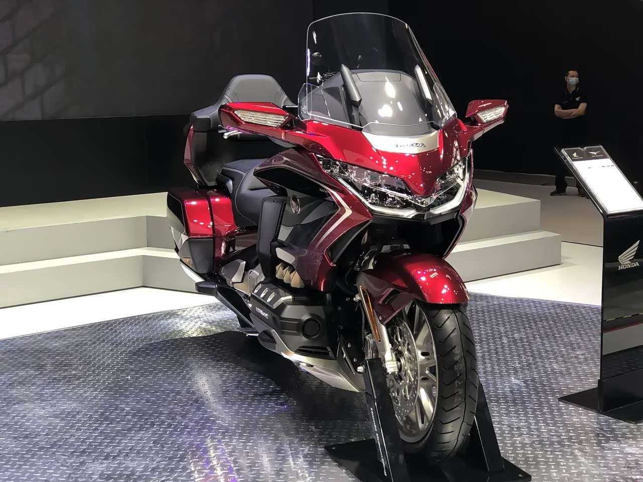 车看摩托也看本田大金翼了解一下