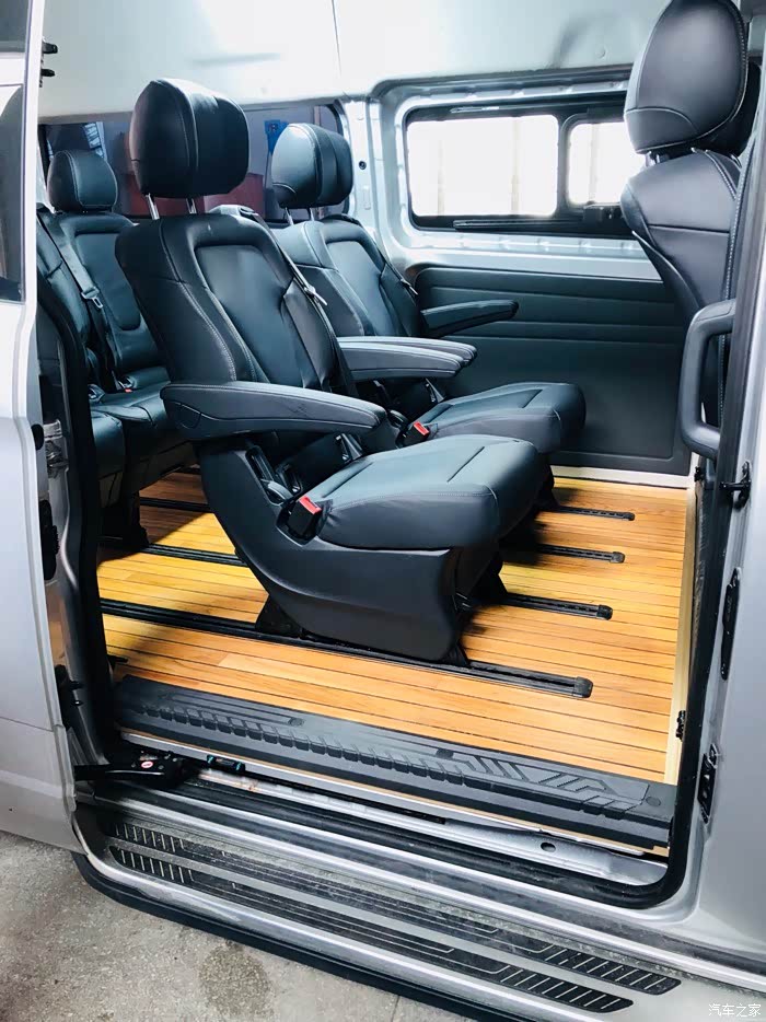 新全顺改装奔驰座椅轨道柚木地板施工