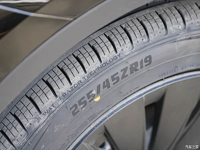 爱车装饰成本给一年半的毛豆y换卫途轮胎以及拓展坞支架