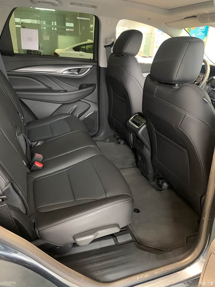 7座suv还是看它-别克昂科旗