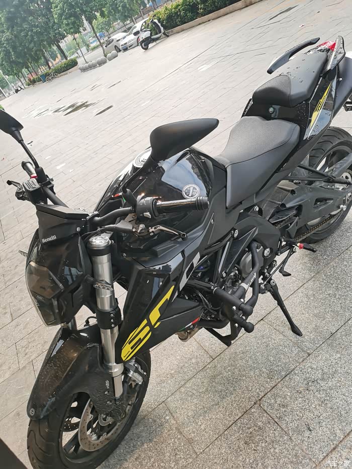 机车21款黄龙600cc,6月底上牌,公里数不到400公里,全新.