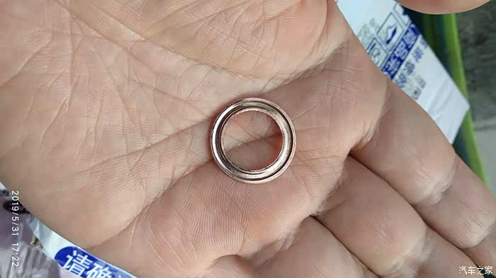 发动机机油放油螺丝垫片哪面朝发动机