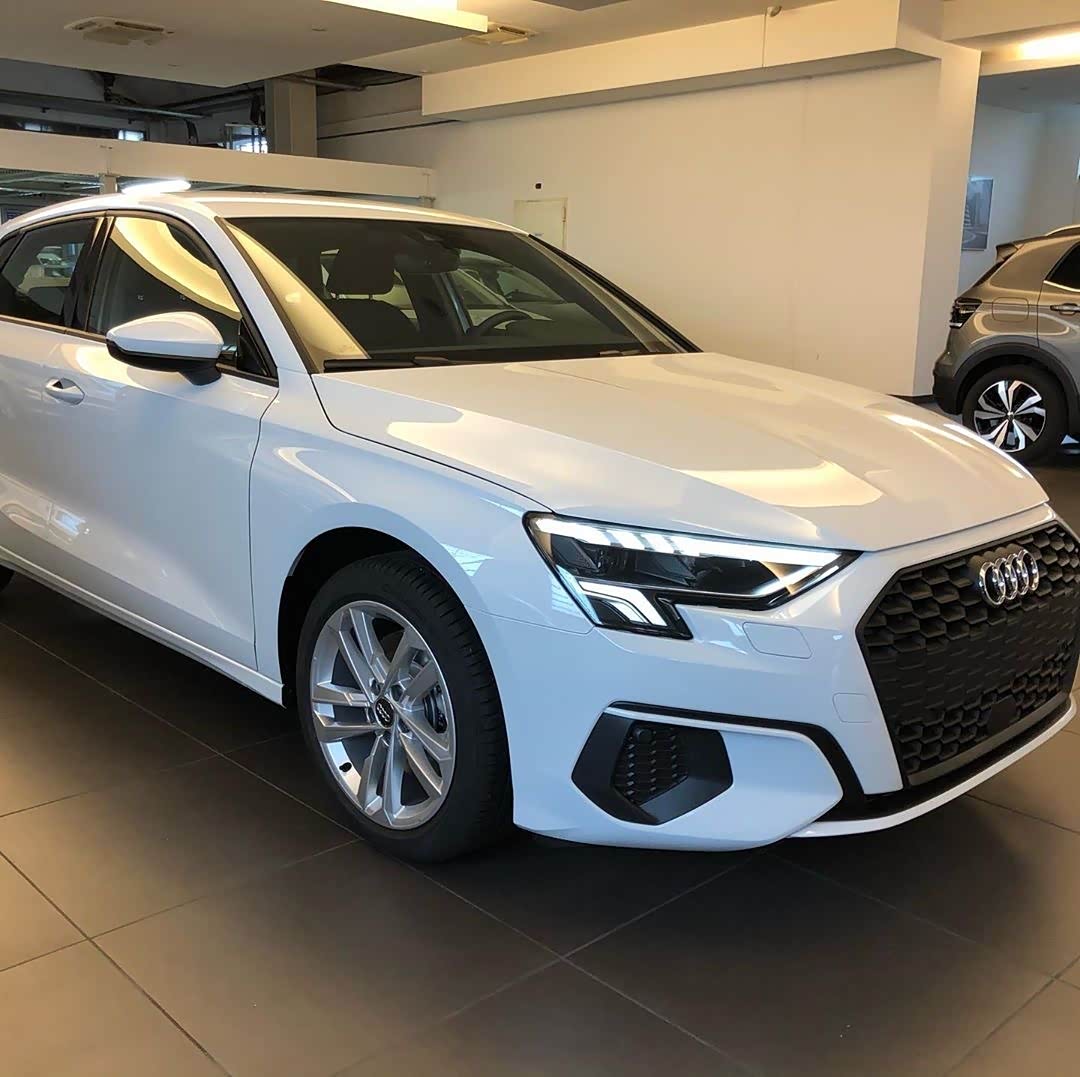 全新奥迪a3两厢版的实拍图外观是真的帅