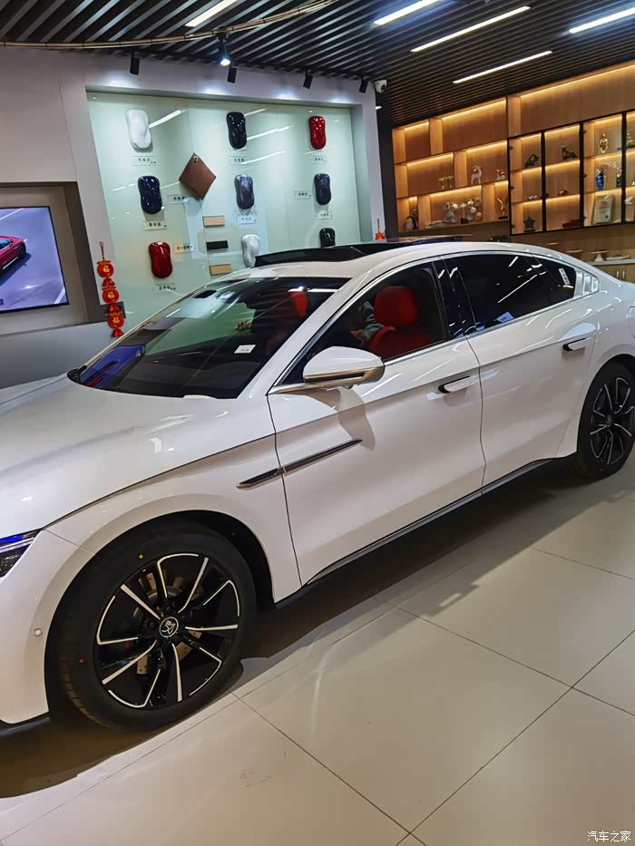 有提白色比亚迪汉ev版吗?分享一下