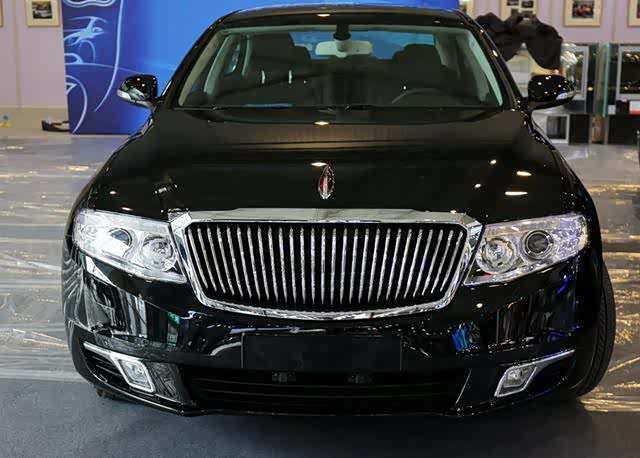 即使遍布灰尘也能通过白帐幔看见红旗h7的官车气场