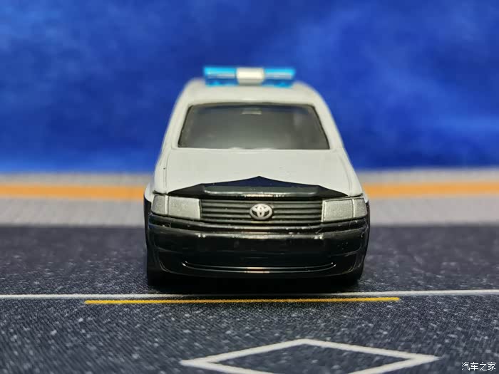 多美卡丰田probox警车