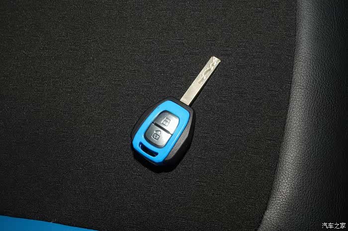 新能源汽车下乡全国推广开启北汽新能源纯电动汽车ec3客户荣幸