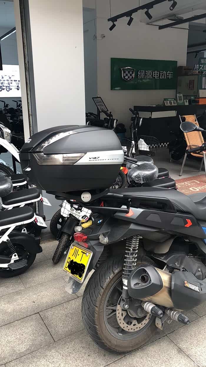 原创〕摩托车尾箱之使用随评及感受(之一)
