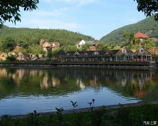 村落晚晴天马岩山庄走一走