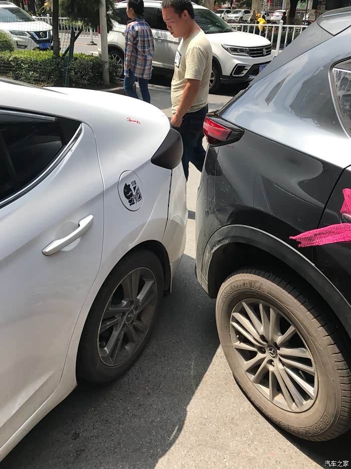 倒车不小心撞了后车轻微擦碰