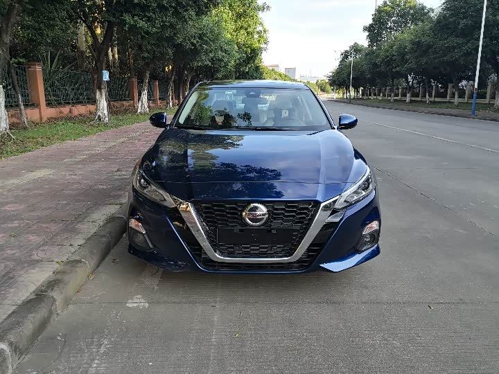 极光蓝2.0t天籁提车