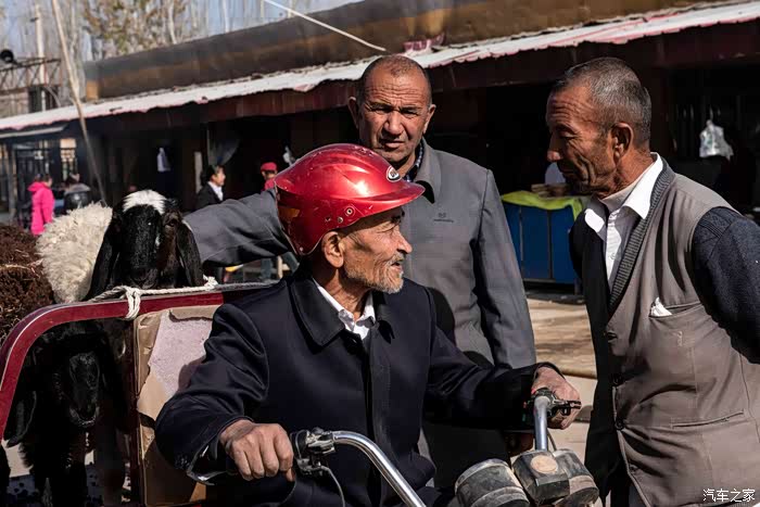 于田县喀尔克乡巴扎