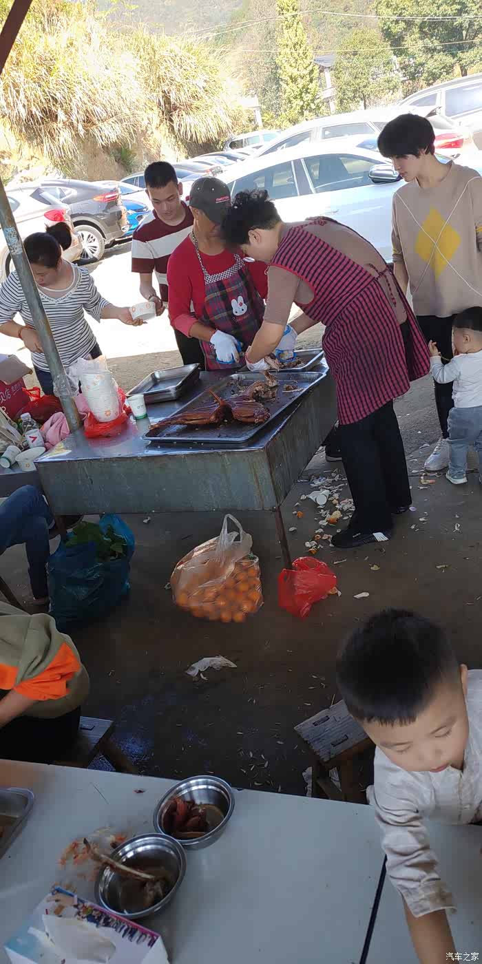 测试哪吒的爬山性能之黄大仙山上烧烤