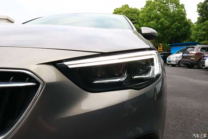 独特的沙漠灰颜色(他本人也不记得了,哈哈觉得有点睿智),听说现在新款