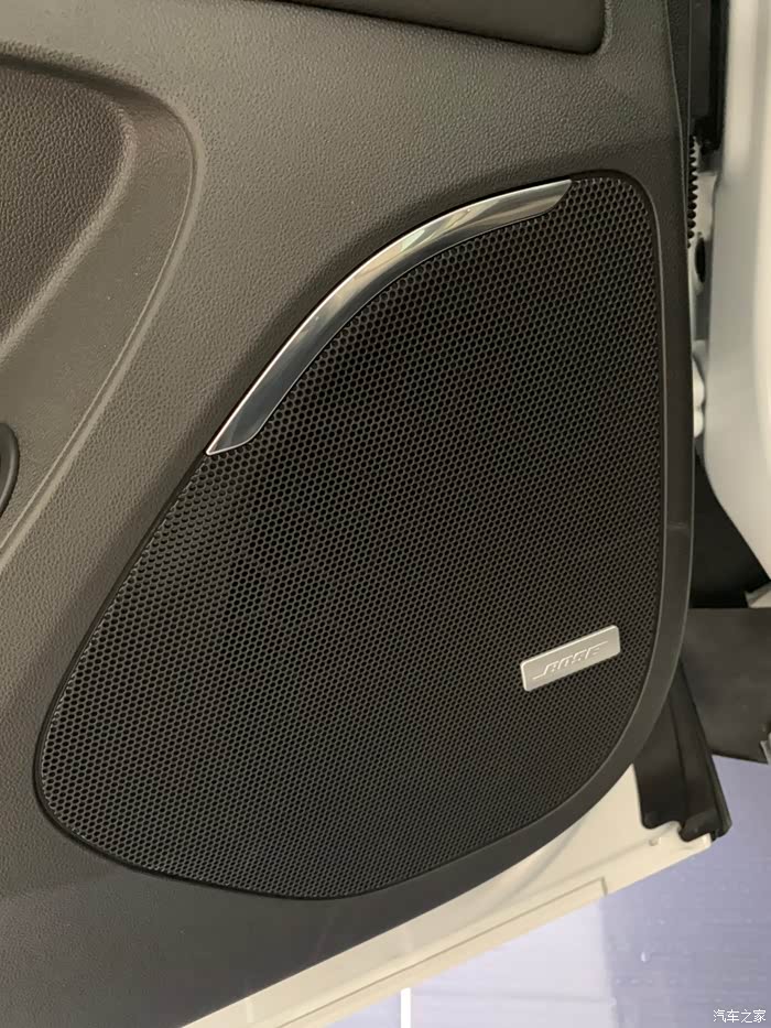 bose音响,在车内享受剧院的感受.