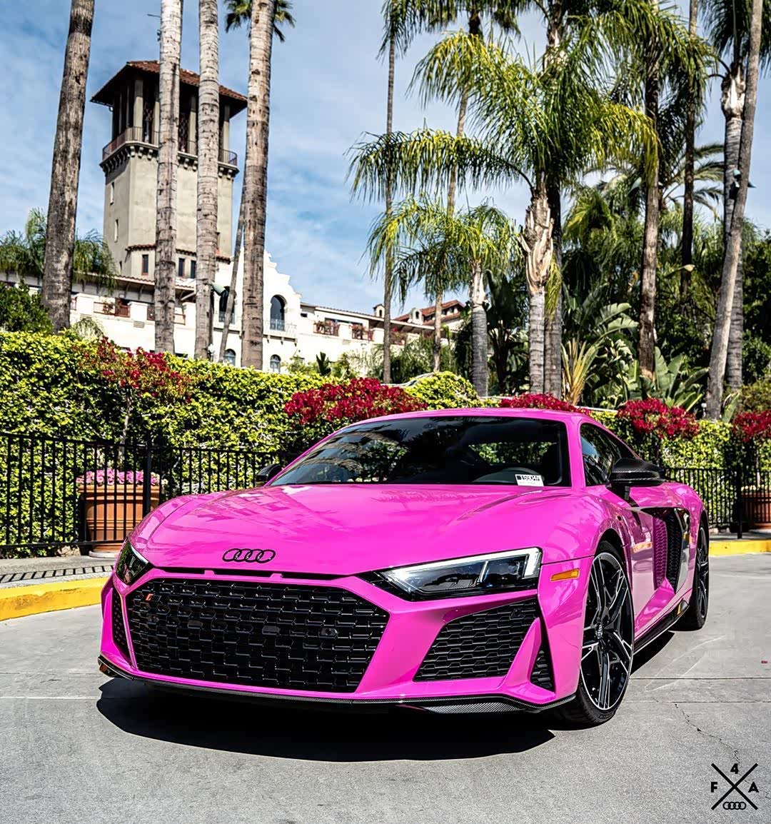 2020奥迪r8v10粉色也很好看哦