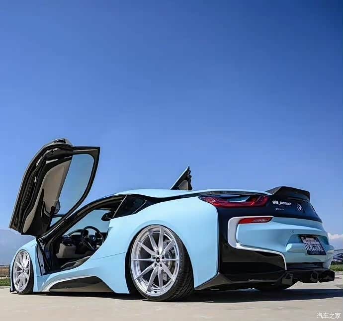 蓝白配宝马i8