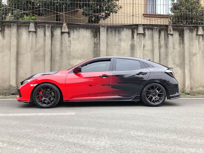 渐变色这么火吗两厢思域凑热闹来个泼墨红