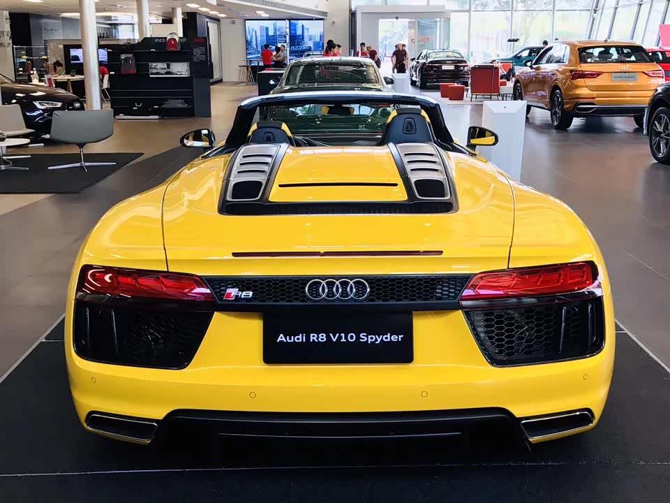 奥迪r8真的太帅了,性价比非常高的一款车!