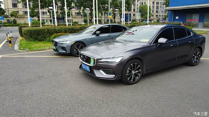 【图】沃尔沃改色施工,北欧工业风电光深邃灰_沃尔沃s60论坛_汽车之家