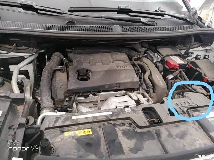 标致4008的机油滤芯有没有的,有的话在哪个位置