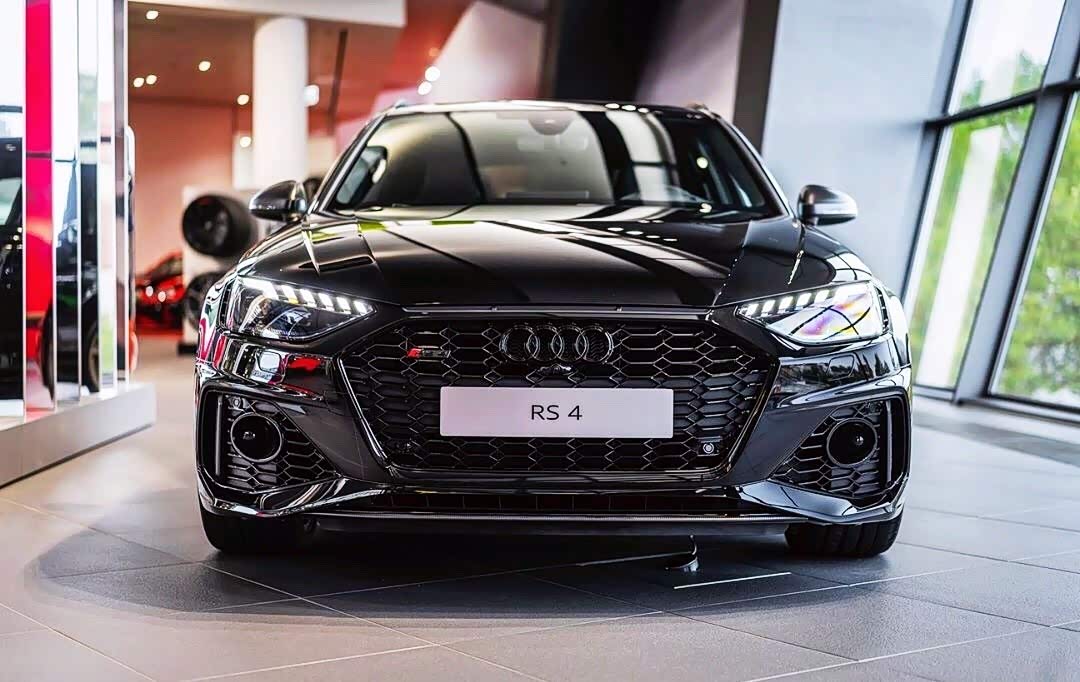 奥迪最运动的rs4,黑色也是最迷人的