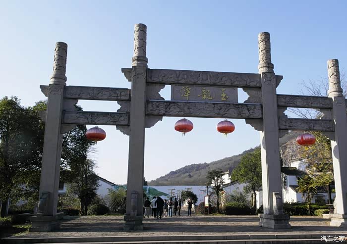 全新福特探险者玉龙潭明清古镇