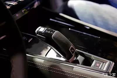 拨杆式操作,像不像在开战斗力?