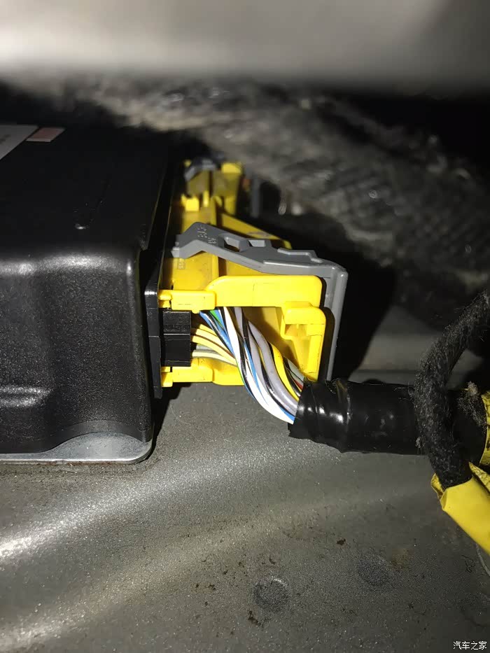 这个插头怎么拔啊?