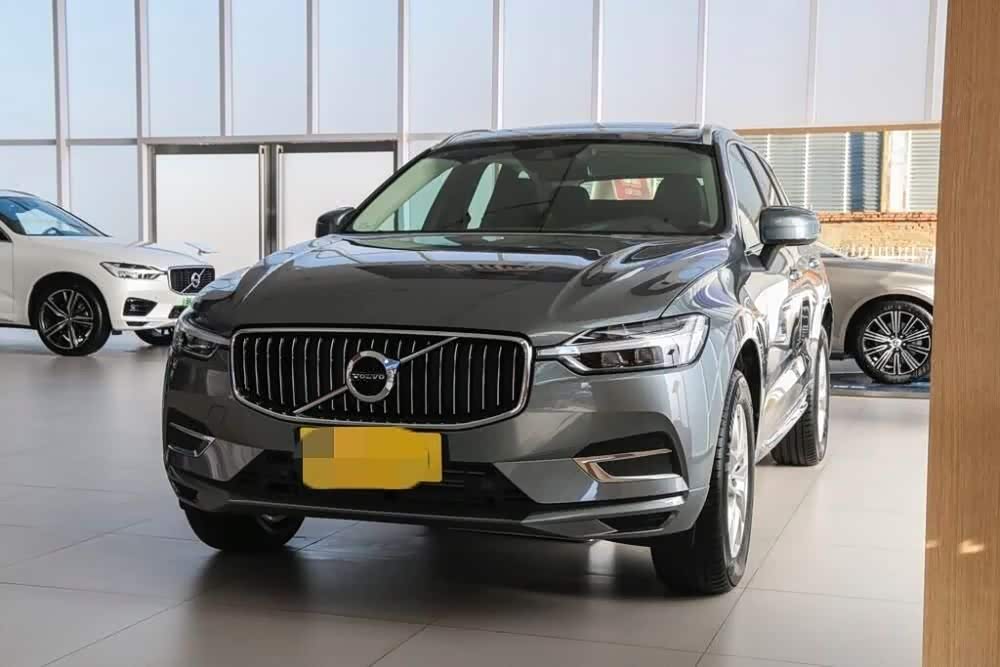 沃尔沃x60整体看上去年轻运动