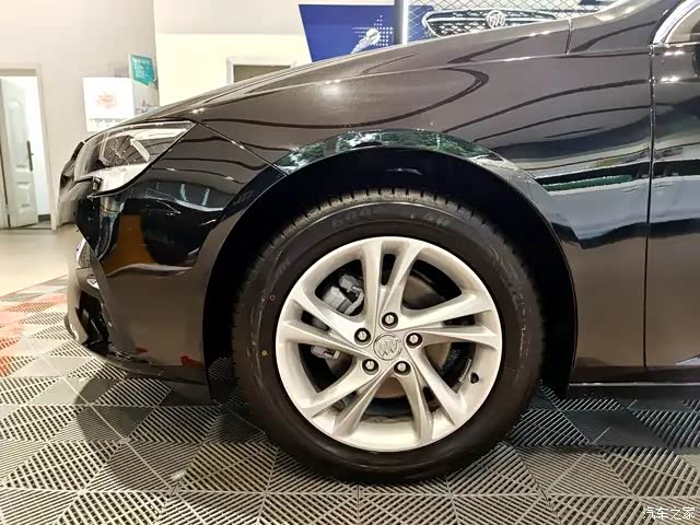 【告别2021】君威低趴姿态很迷人