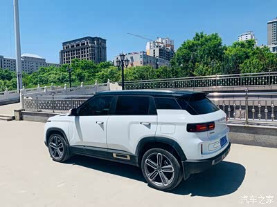 悬浮车顶设计恰到处