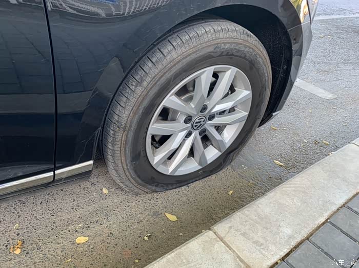【图】还没上牌,爆胎了,被宰了_迈腾论坛_汽车之家论坛