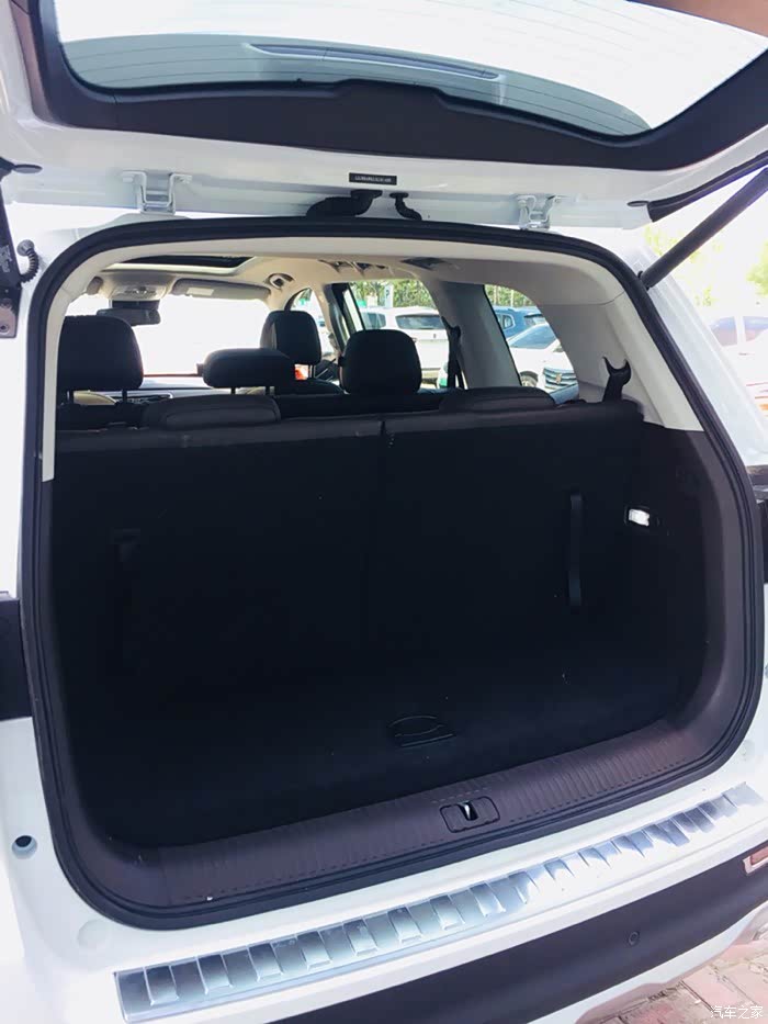 后备箱大,平时可以放倒最后一排座椅,就大了