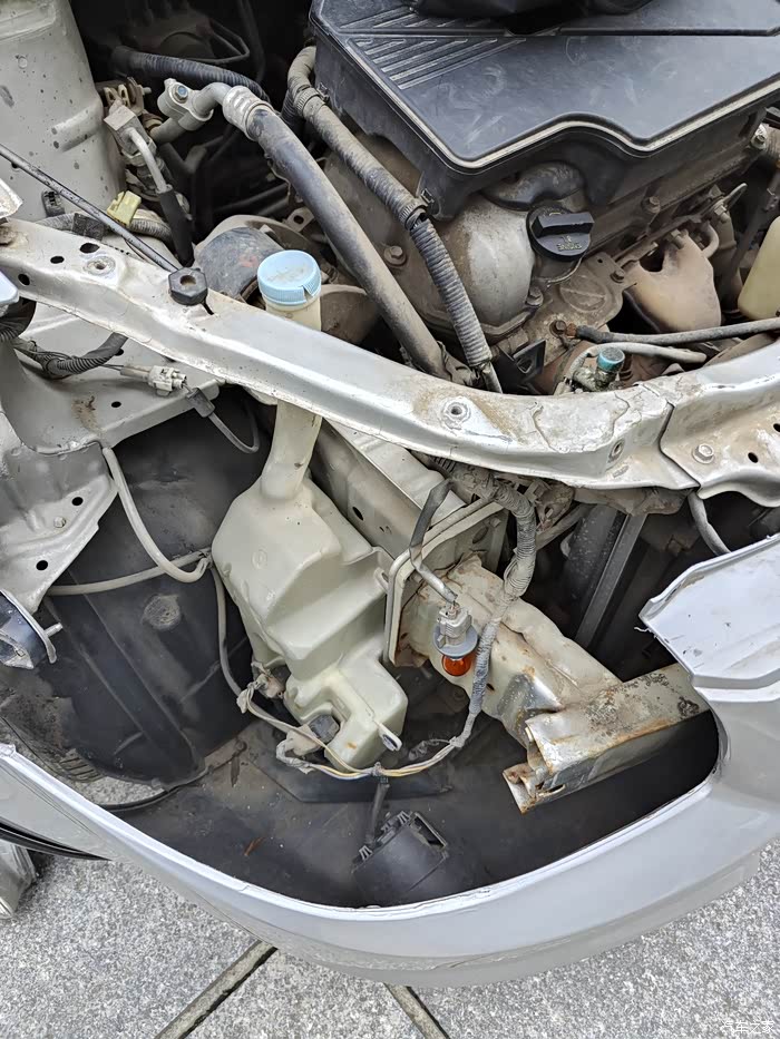 趁阴天凉快修雨刷水泵