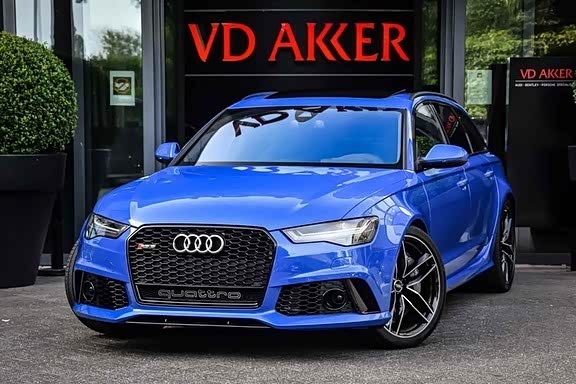 2018奥迪rs6外观蓝色车漆很闪亮