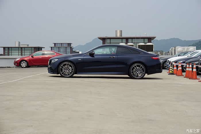 全新一代梅赛德斯amge53coupe到店实拍