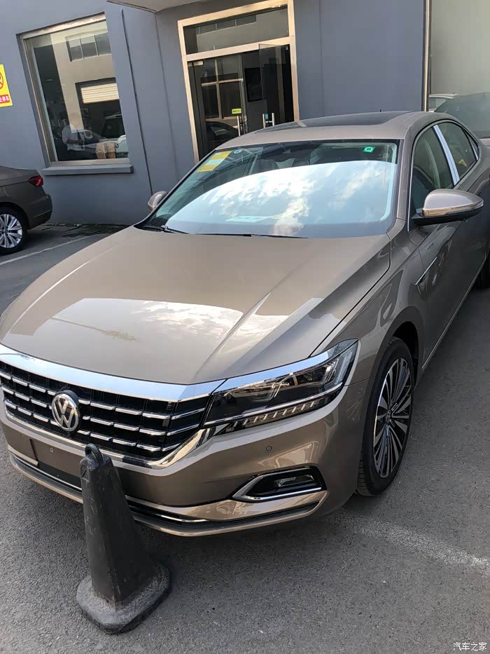 帕萨特尊贵级提车作业