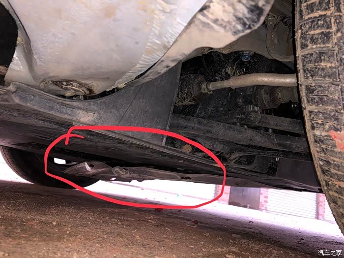 发动机护板脱落