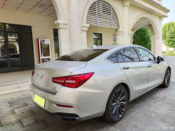 雅致小楼房看铂金红旗h5的霸道