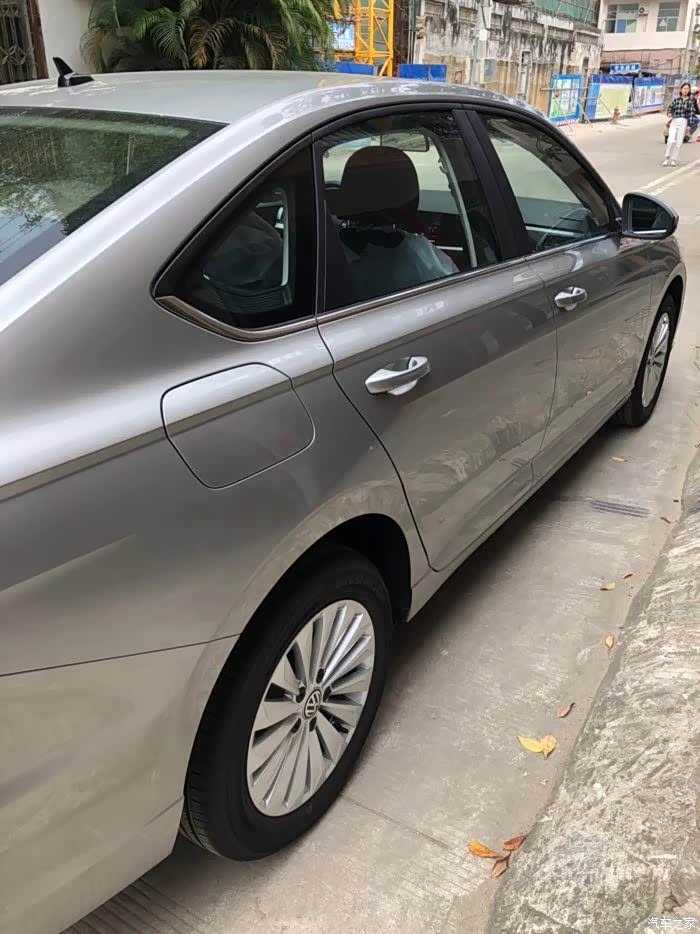 有没有银色朗逸plus的照片