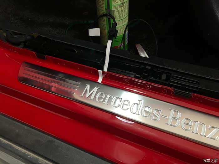 尊贵的梅赛德斯奔驰车主你还少一套发光迎宾踏板