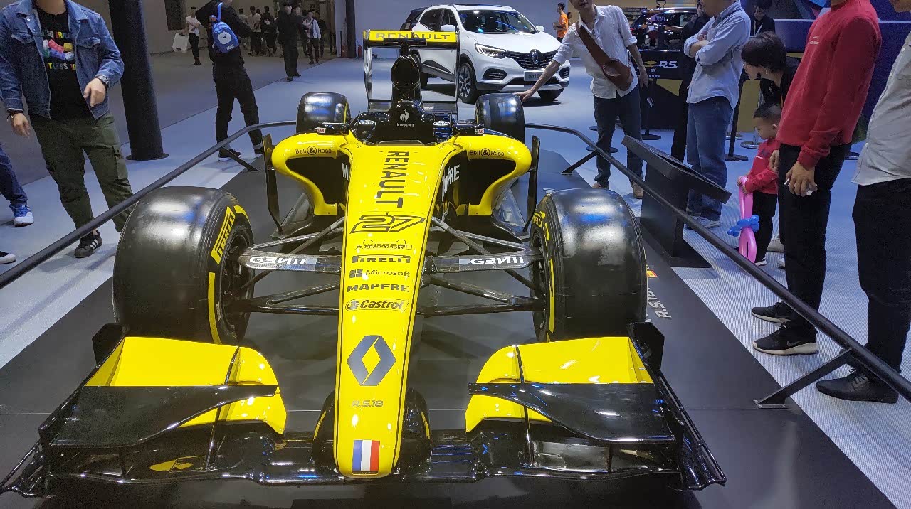 雷诺f1战车,涂装不错